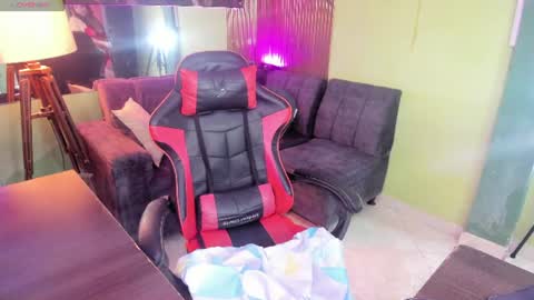 Snapshot of katiuka_rm chatting on 06-26-26, 04:00 Katiuka online show from 06-26-26, 04:00