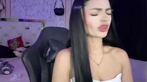Snapshot of katleen_v chatting on 06-25-26, 02:22 Katleen. online show from 06-25-26, 02:22