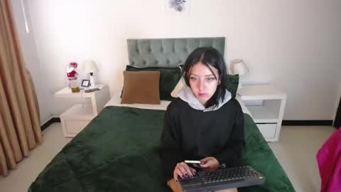 Snapshot of katnia_and_marcuz chatting on 01-03-25, 12:41 Katnia and Marcuz online show from 01-03-25, 12:41