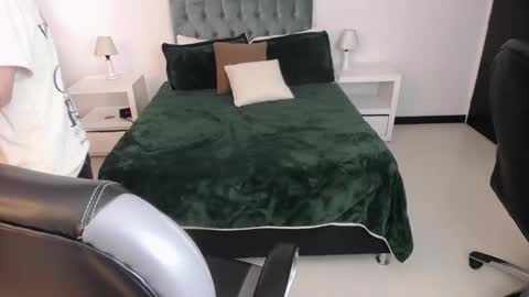 Snapshot of katnia_and_marcuz chatting on 01-09-25, 12:30 Katnia and Marcuz online show from 01-09-25, 12:30