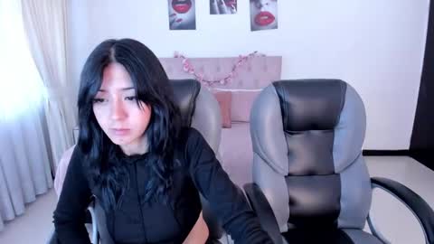 Snapshot of katnia_and_marcuz chatting on 01-26-25, 12:43 Katnia and Marcuz online show from 01-26-25, 12:43