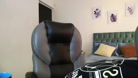 Snapshot of katnia_and_marcuz chatting on 01-28-25, 04:52 Katnia and Marcuz online show from 01-28-25, 04:52