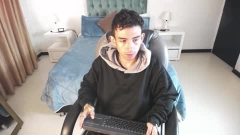 Snapshot of katnia_and_marcuz chatting on 02-18-25, 12:17 Katnia and Marcuz online show from 02-18-25, 12:17