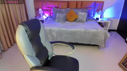 Snapshot of katnia_and_marcuz chatting on 09-10-25, 11:32 Katnia and Marcuz online show from 09-10-25, 11:32