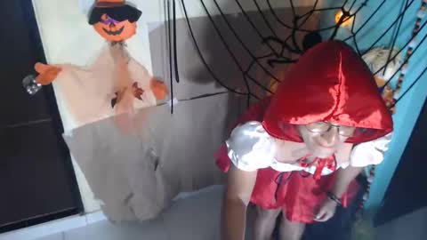 KattleyaGrey online show from 10-31-25, 06:20