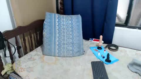 Snapshot of kattydirty144 chatting on 10-15-25, 06:41 angel online show from 10-15-25, 06:41