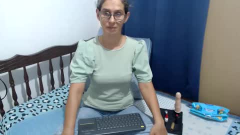Snapshot of kattydirty144 chatting on 05-07-26, 04:45 angel online show from 05-07-26, 04:45