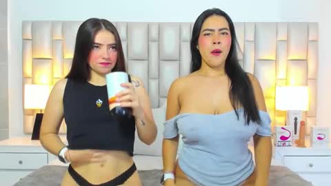 katy blonde girl and paola big boobs online show from 04-28-26, 01:27
