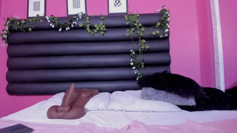 katy_contreras online show from 01-30-25, 05:39