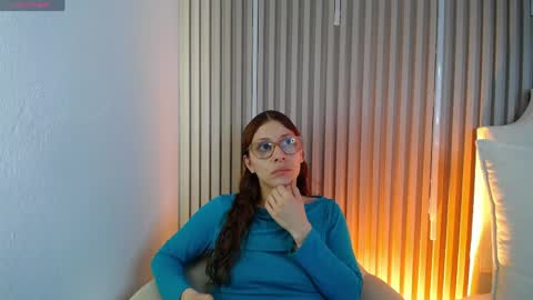 Snapshot of katy_van chatting on 05-24-26, 08:36 Katy Van online show from 05-24-26, 08:36