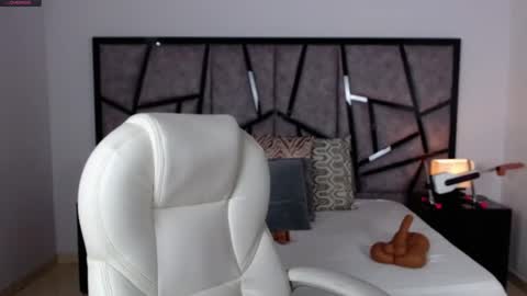 Katya Ruiz online show from 01-16-25, 04:17