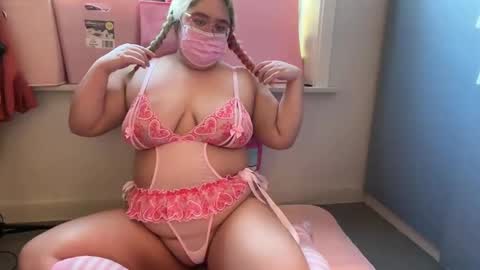 Snapshot of kawaiiasianbbw chatting on 03-05-25, 01:39 KawaiiAsianBBW online show from 03-05-25, 01:39