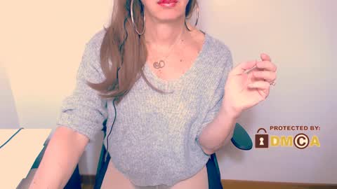 Snapshot of kay_ts chatting on 01-08-25, 01:20 Kay online show from 01-08-25, 01:20