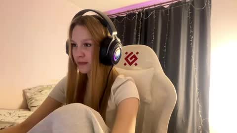 Amia online show from 04-12-26, 02:22