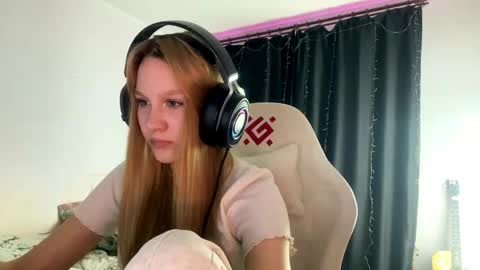 Amia online show from 04-18-26, 05:17