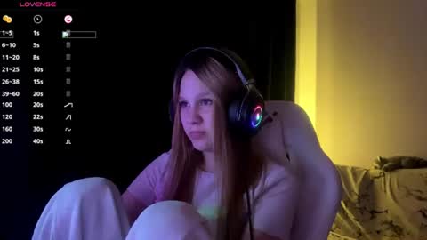 Snapshot of kayceefroehner chatting on 06-17-26, 05:14 Amia online show from 06-17-26, 05:14