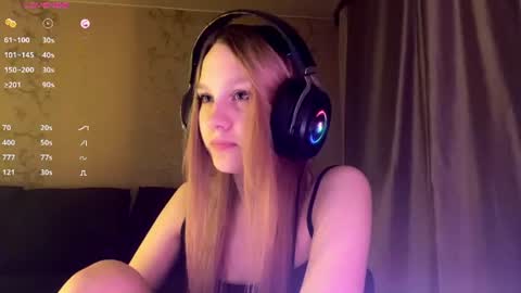 Snapshot of kayceefroehner chatting on 06-28-26, 06:03 Amia online show from 06-28-26, 06:03