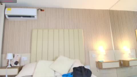 Keila  online show from 11-30-25, 12:31