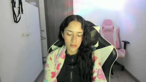 kaylie online show from 11-08-25, 02:23