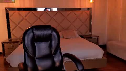 Kay online show from 06-19-26, 04:06