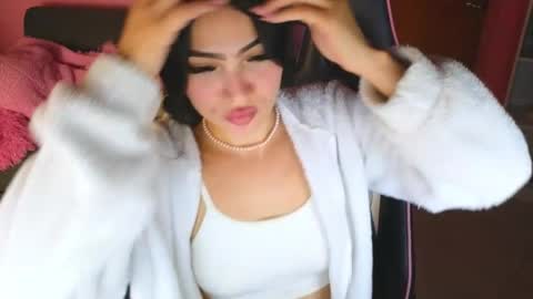 Snapshot of keeiity_moon chatting on 04-25-26, 01:52 keeiity_moon online show from 04-25-26, 01:52