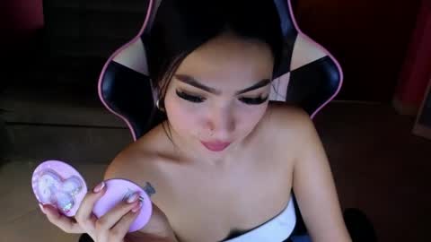 Snapshot of keeiity_moon chatting on 05-13-26, 01:30 keeiity_moon online show from 05-13-26, 01:30