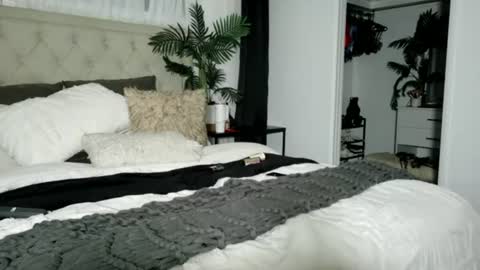 Keelie xx online show from 07-28-26, 11:17