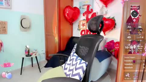 Snapshot of keila_lol chatting on 03-06-25, 07:32 Natalia online show from 03-06-25, 07:32