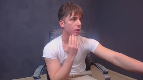 Snapshot of kellenwest chatting on 12-17-25, 11:16 KellenWest online show from 12-17-25, 11:16