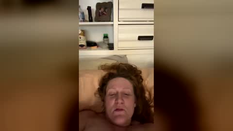 Snapshot of kellilyn10 chatting on 03-21-26, 08:19 kellilyn10 online show from 03-21-26, 08:19