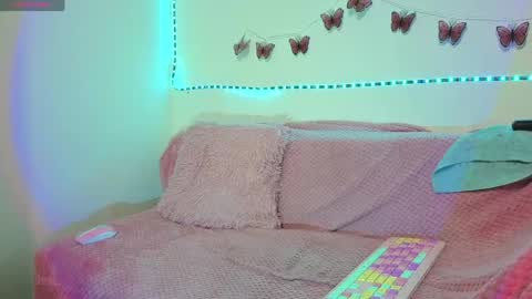 Snapshot of kelly_blue chatting on 05-03-26, 11:22 Kelly online show from 05-03-26, 11:22