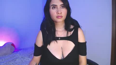 Snapshot of kelly_richardson1 chatting on 12-10-24, 12:17 elena online show from 12-10-24, 12:17