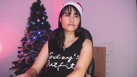 Snapshot of kelly_richardson1 chatting on 12-19-24, 02:23 elena online show from 12-19-24, 02:23