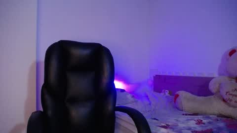 Snapshot of kelly_richardson1 chatting on 01-07-25, 01:49 elena online show from 01-07-25, 01:49