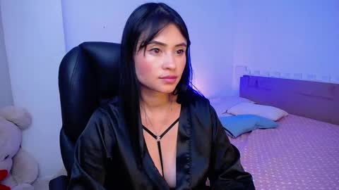 Snapshot of kelly_richardson1 chatting on 02-11-25, 01:10 elena online show from 02-11-25, 01:10