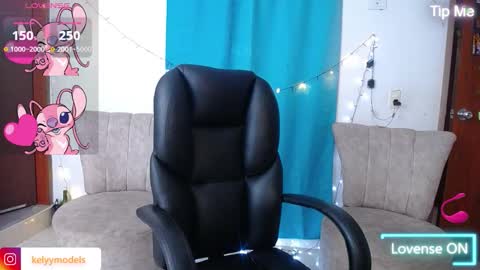 Snapshot of kelly_richardson1 chatting on 10-07-25, 09:01 elena online show from 10-07-25, 09:01