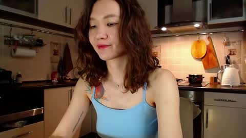 Snapshot of kelly_yon chatting on 01-07-25, 09:14 Kelly online show from 01-07-25, 09:14