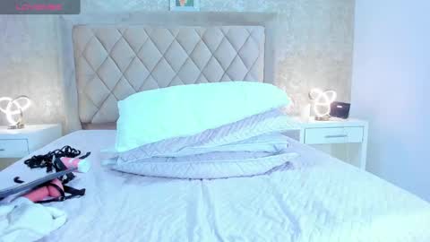 kellyMillian  online show from 12-05-24, 06:33