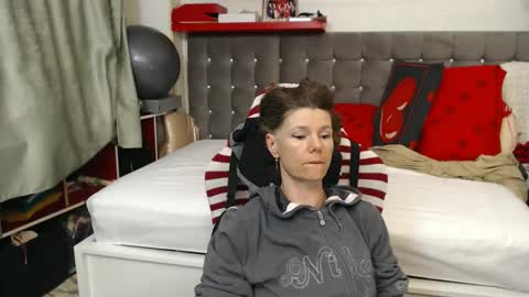 Snapshot of kellynumber chatting on 05-15-26, 11:45 kelly online show from 05-15-26, 11:45