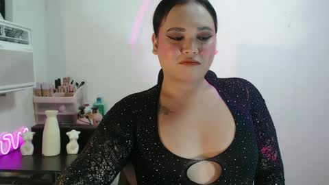 KELLY MCDOLEN online show from 05-22-26, 01:17