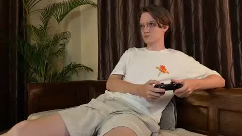 Snapshot of kellytwink chatting on 06-26-26, 06:12 Kelly online show from 06-26-26, 06:12