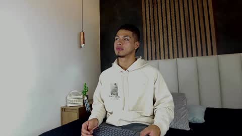   online show from 02-03-25, 02:25