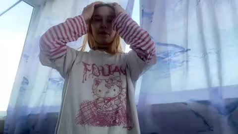 Mia online show from 05-12-26, 02:36