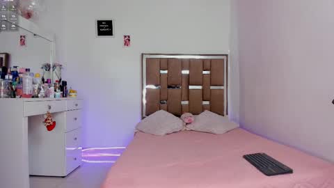 Kendall ewers online show from 11-29-25, 11:19