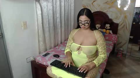 kendall  online show from 11-11-25, 06:13