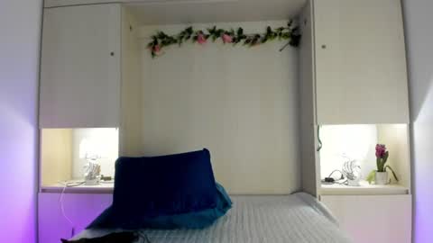 Snapshot of kendallrosse1 chatting on 07-24-26, 12:25 Kendal online show from 07-24-26, 12:25