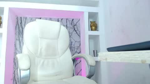 Snapshot of kendra_diaz chatting on 02-06-25, 11:43 K E N D R A online show from 02-06-25, 11:43