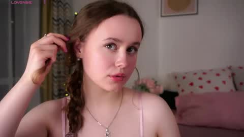 Snapshot of kendraedger chatting on 05-14-26, 10:38 Kira online show from 05-14-26, 10:38