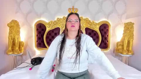 Kendral  online show from 10-21-25, 04:35