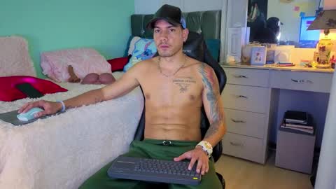 Snapshot of kenfenty chatting on 10-28-25, 02:04 Chriss Morales online show from 10-28-25, 02:04